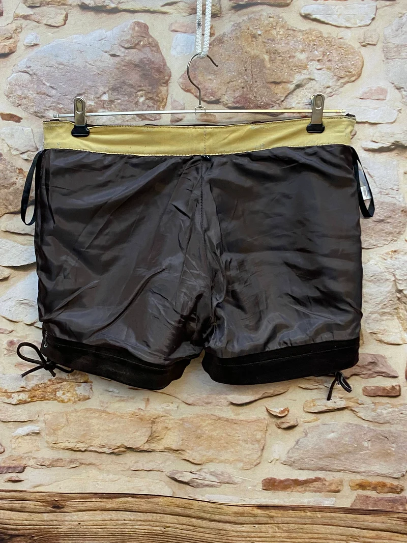 Kurze Vintage Damen Lederhose Braun bestickt – Gr. L