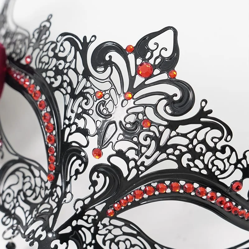 Gothic-Maske für Damen mit Rosenmuster, Perlenbesatz und Fransen, schwarz-rot
