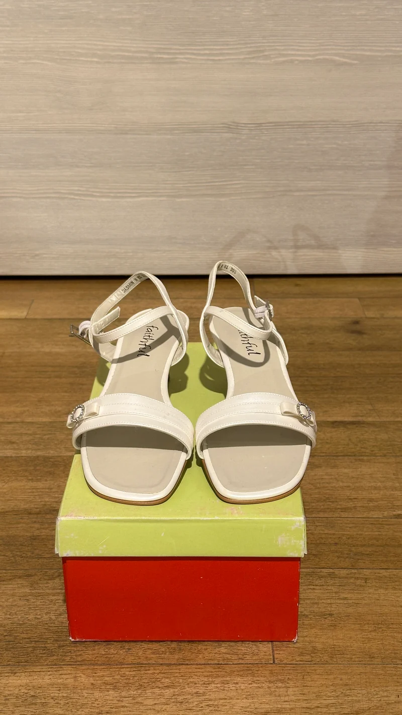 Sandalen Faithful Jasmin weiß