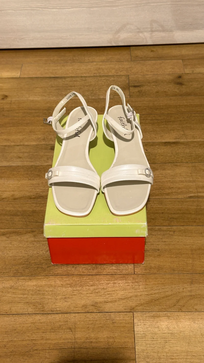 Sandalen Faithful Jasmin weiß