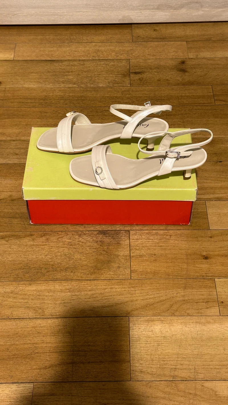 Sandalen Faithful Jasmin weiß