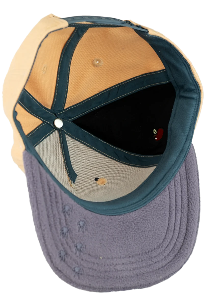 Kinder Cap mit Igel-Applikation und flauschigem Schirm - pfirsich