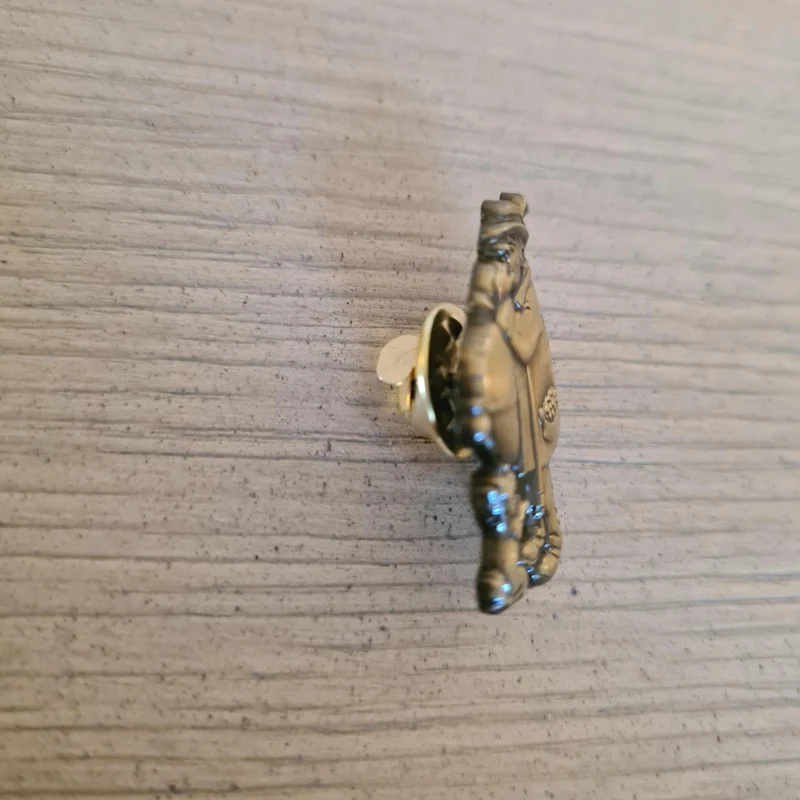 Anstecker "Buzi Bronze"