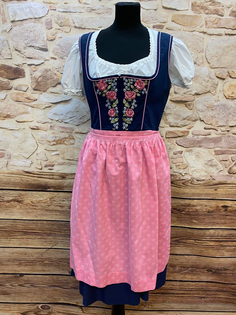 Vintage Dirndl Gr. 40 dunkelblau mit Rosenstickerei, Bluse & rosa Schürze