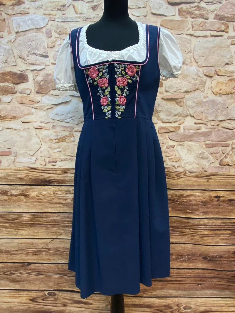 Vintage Dirndl Gr. 40 dunkelblau mit Rosenstickerei, Bluse & rosa Schürze