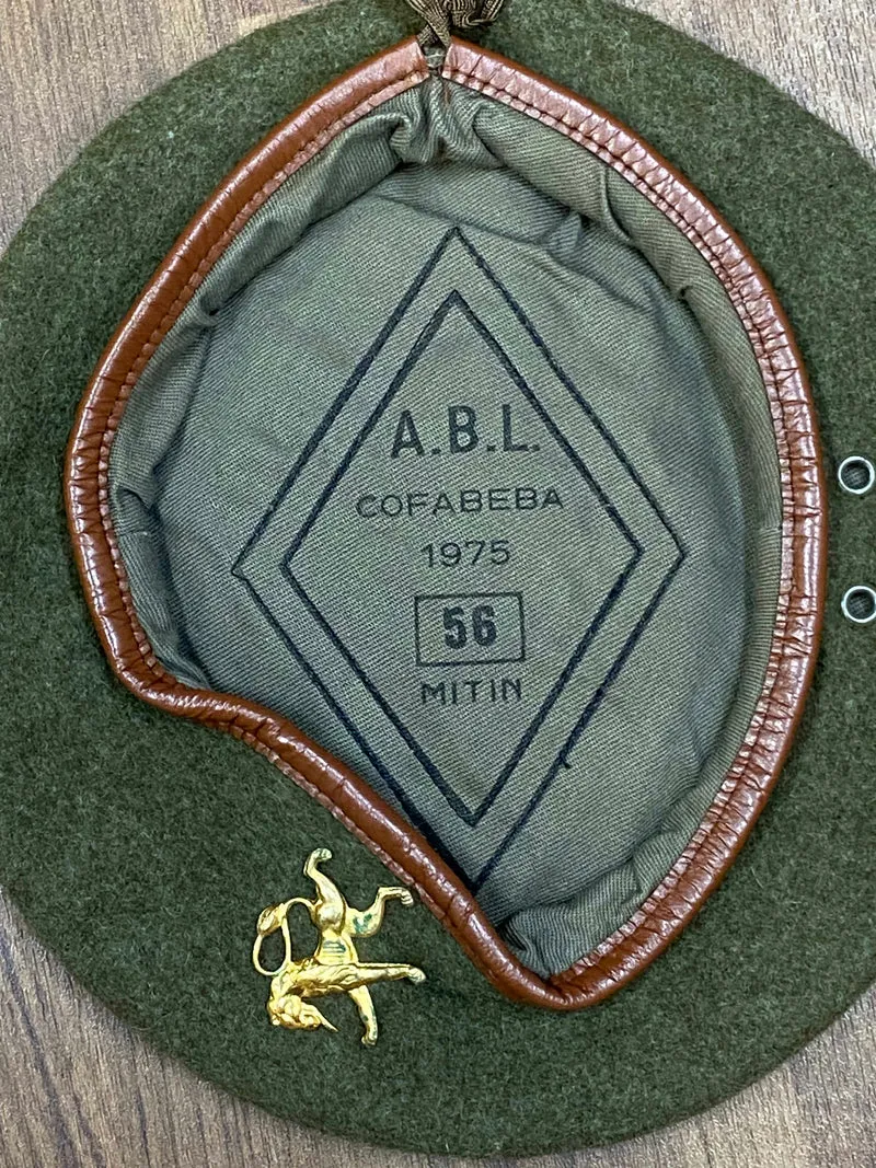 Vintage Barett grün Gr. 56 mit Löwen-Abzeichen