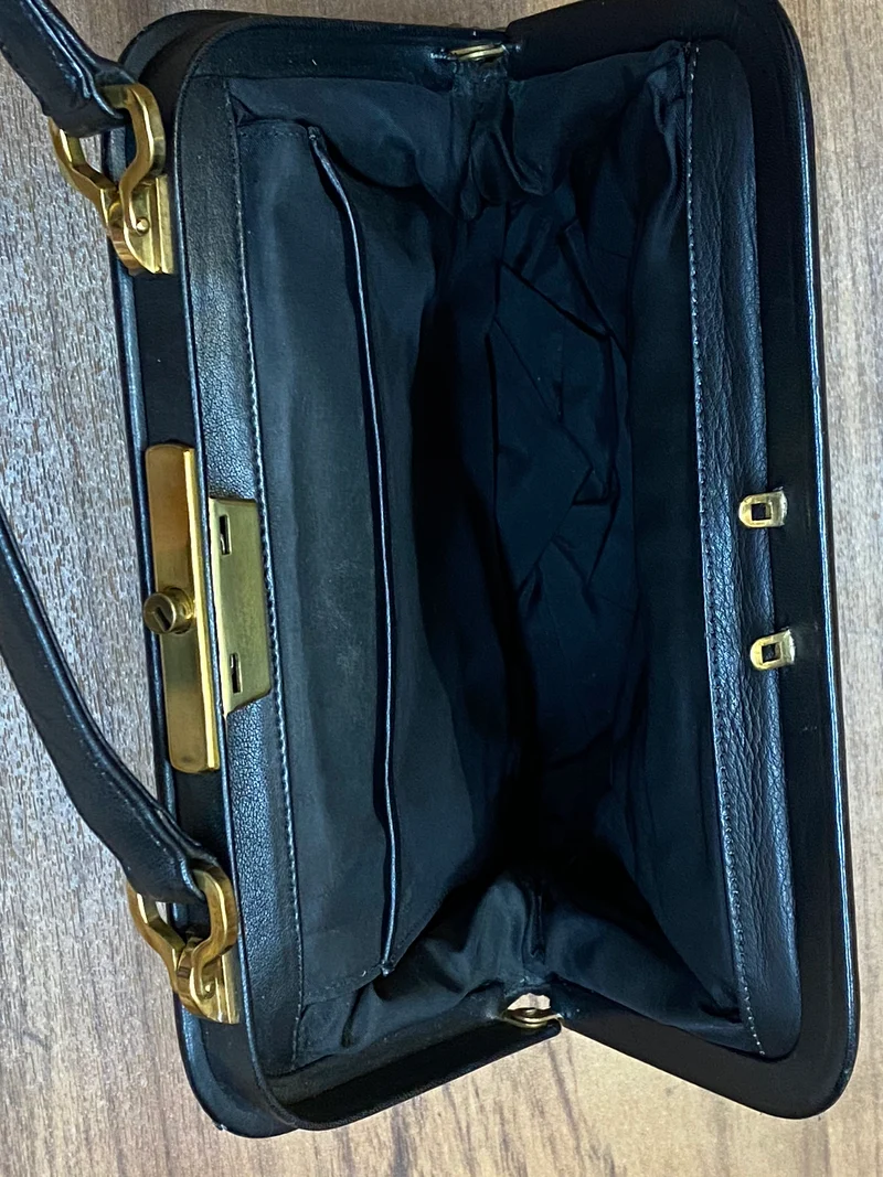 Vintage Leder Handtasche Schwarz – Elegante Henkeltasche mit Bügelverschluss