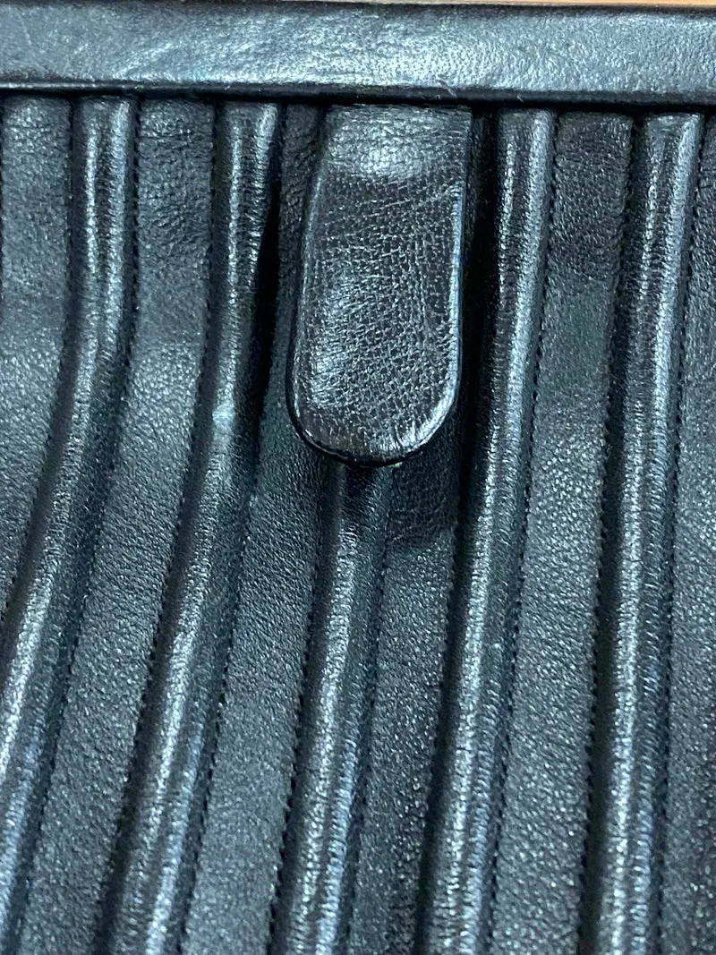 Vintage Leder Handtasche Schwarz – Elegante Henkeltasche mit Bügelverschluss