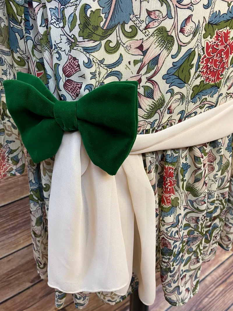20er Jahre Damen Outfit Gr. 38 | Florales Kleid mit Hut