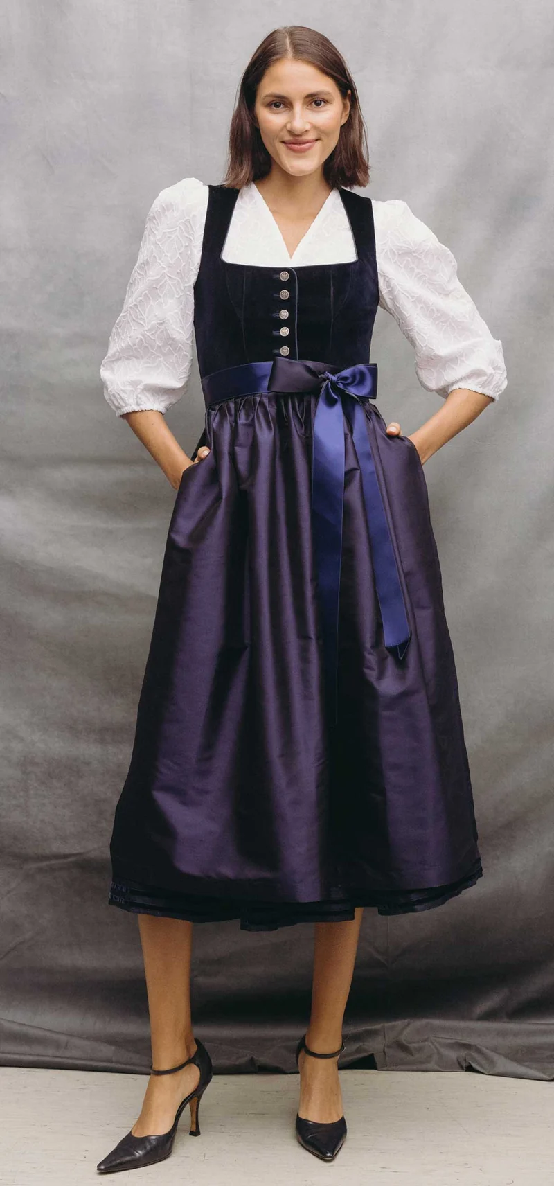 Samtdirndl Olivia Blau (lang)