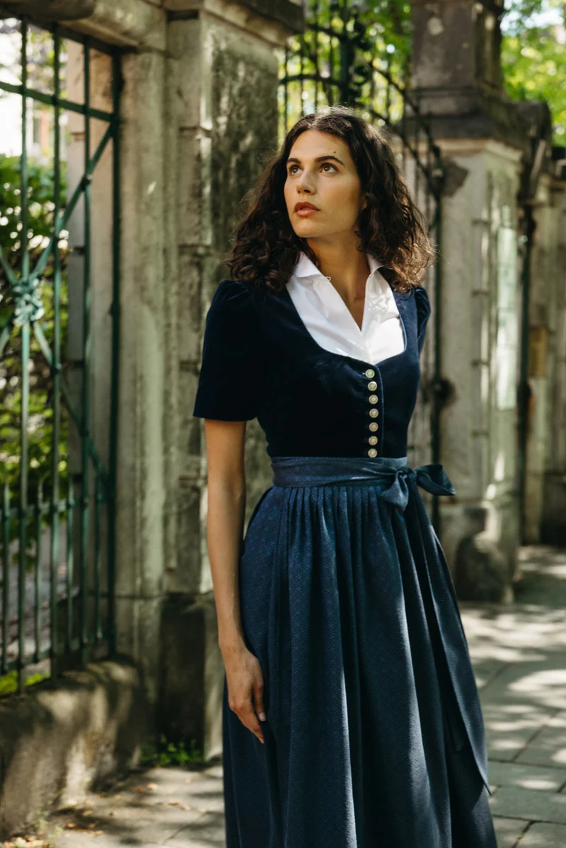 Samtdirndl Viktoria Blau (lang)