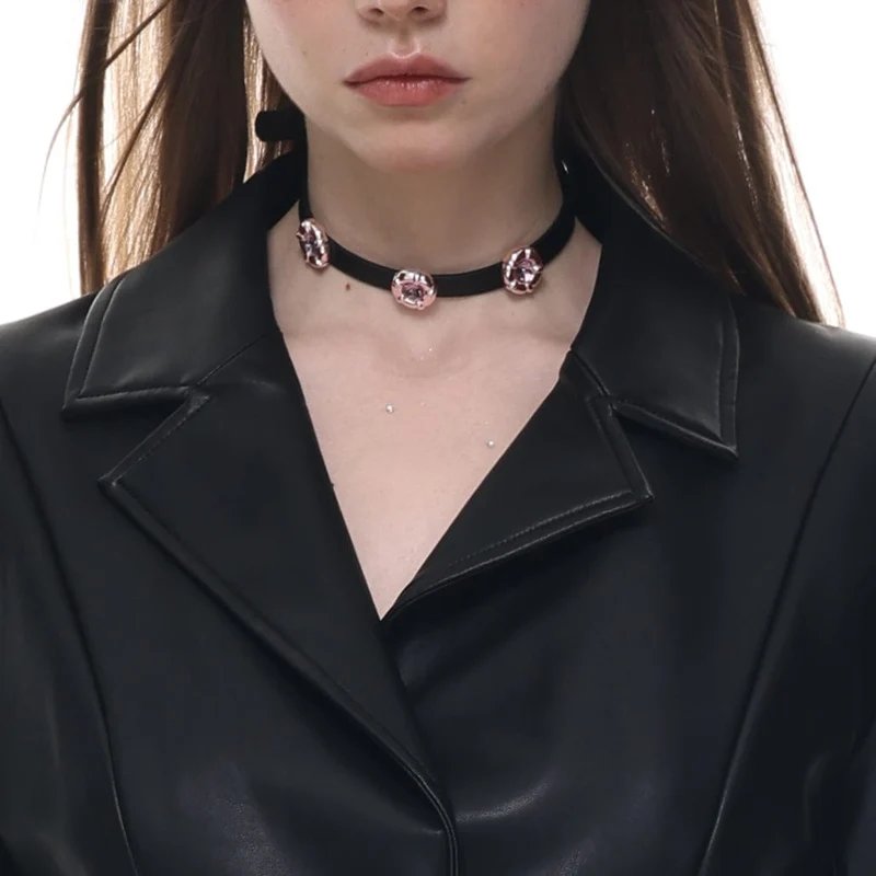 Damen-Choker mit Punk-Blumen-Schnalle