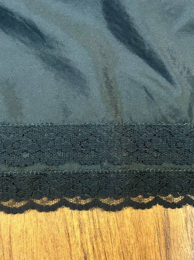Schwarzer Unterrock Gr. 42 – Vintage-Lingerie mit Spitzenkante