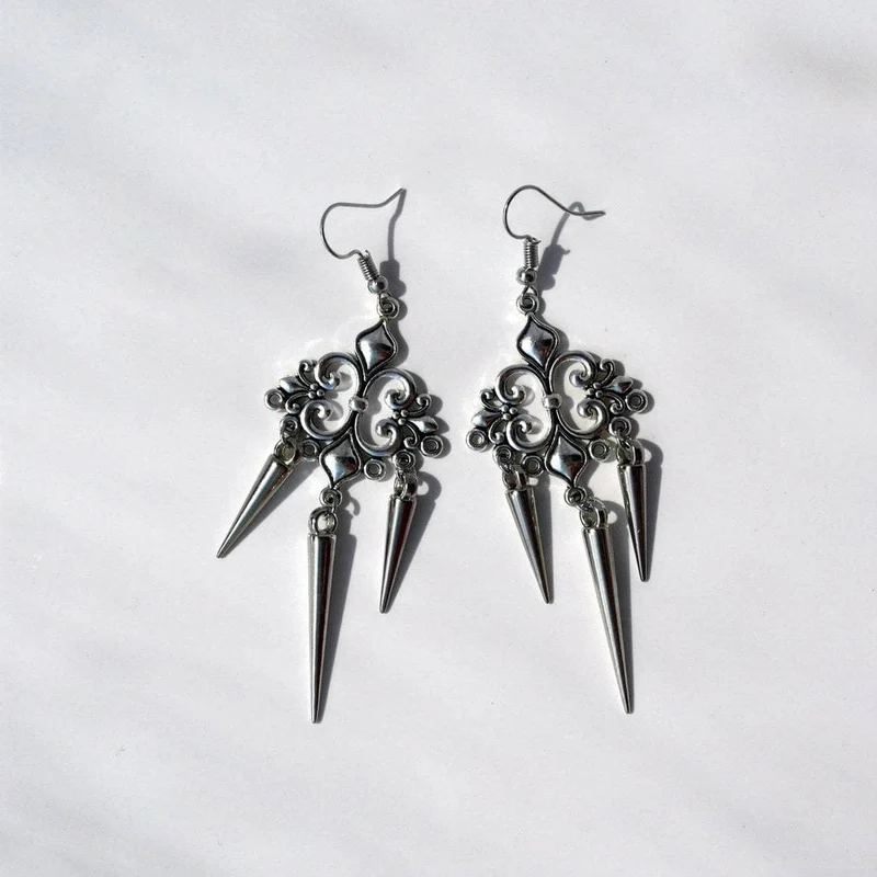 Damen-Ohrringe mit Gothic-Blumenmuster