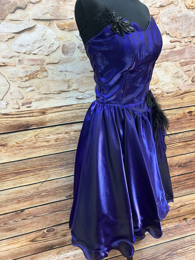 Vintage Cocktailkleid lila Satin Federn Pailletten 80er Gr. 34