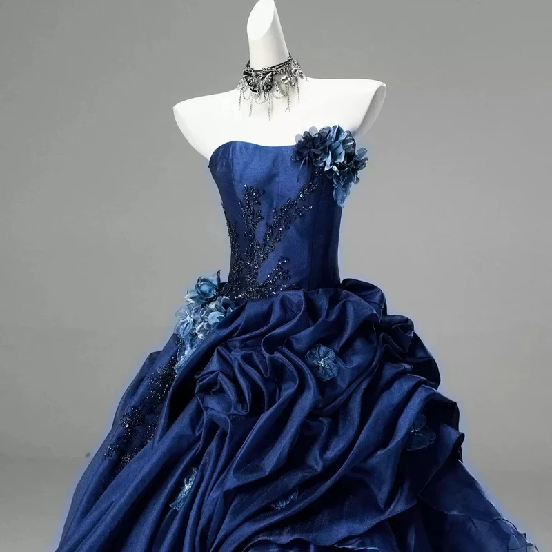 Maßgeschneidertes gotisches 3D-Blumen-Ballkleid mit Lagenmuster, drapiert, trägerlos, für Damen – Abschlusskleid, Hochzeitskleid