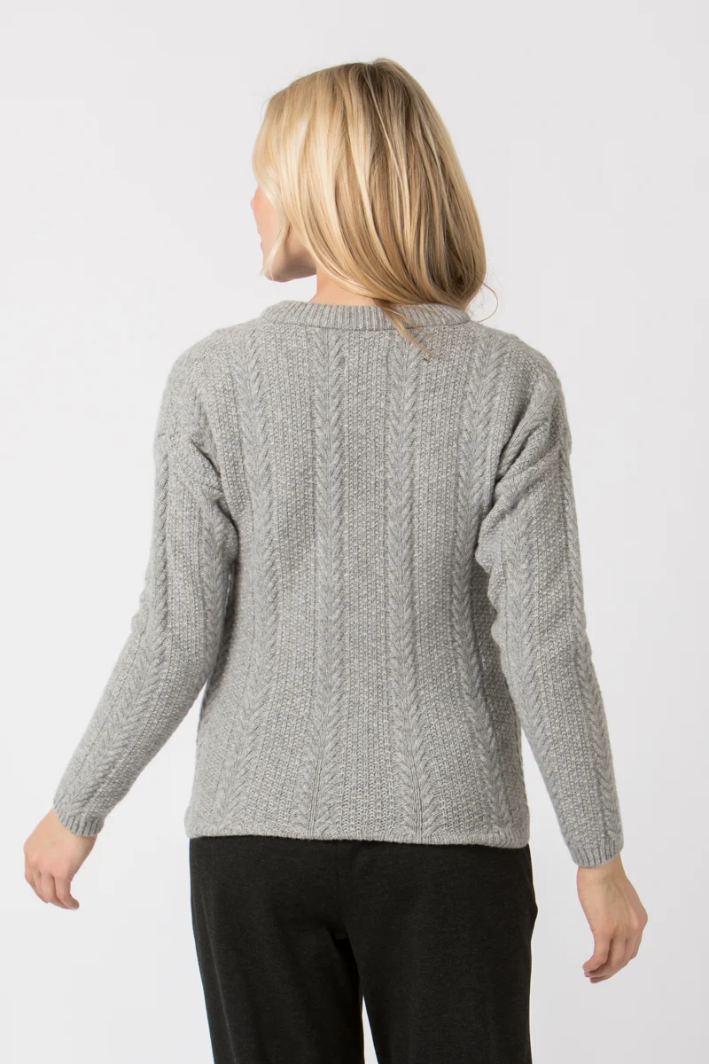Almliebe Strickjanker Rote Wand