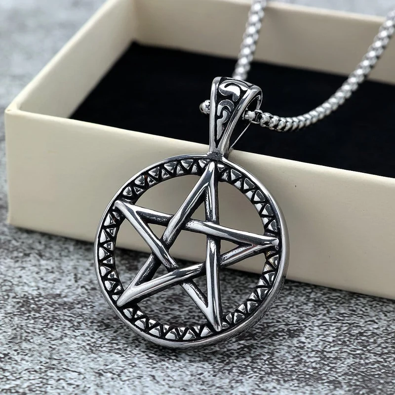 Punk-Halskette mit Pentagramm und Aussparungen für Herren