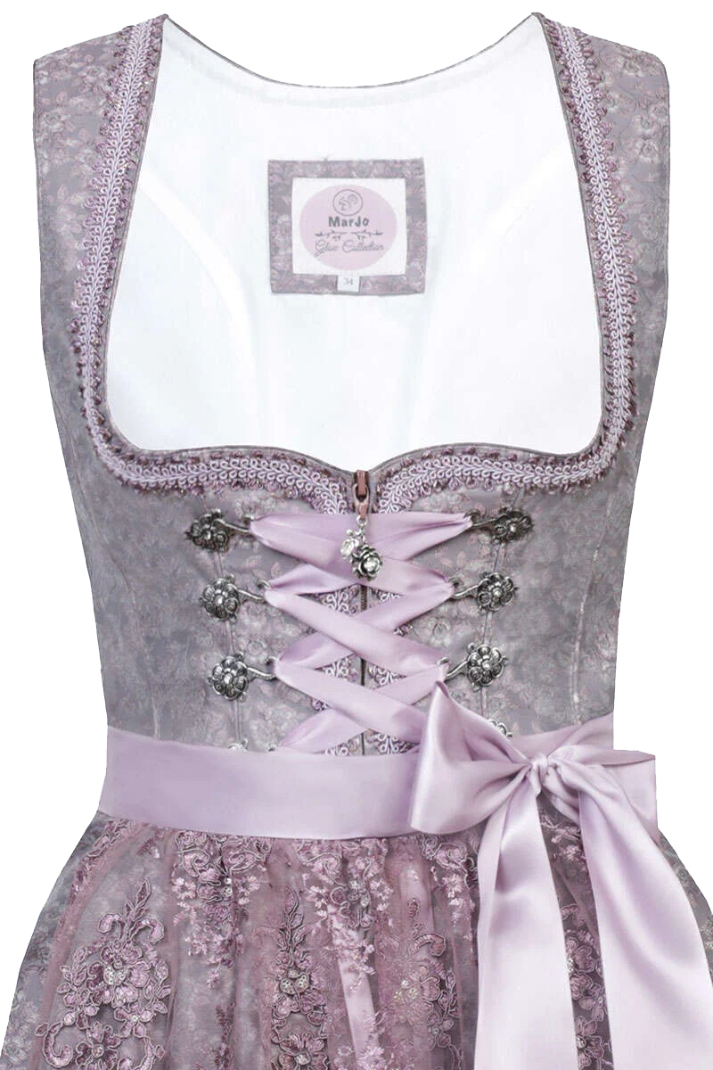 Mini-Dirndl mit Spitzenschürze