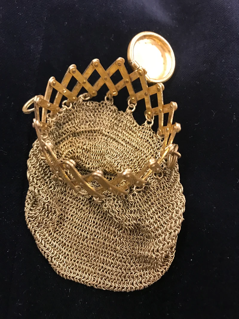 Antike Damen Handtasche mit expandierender Öffnung Beuteltasche
