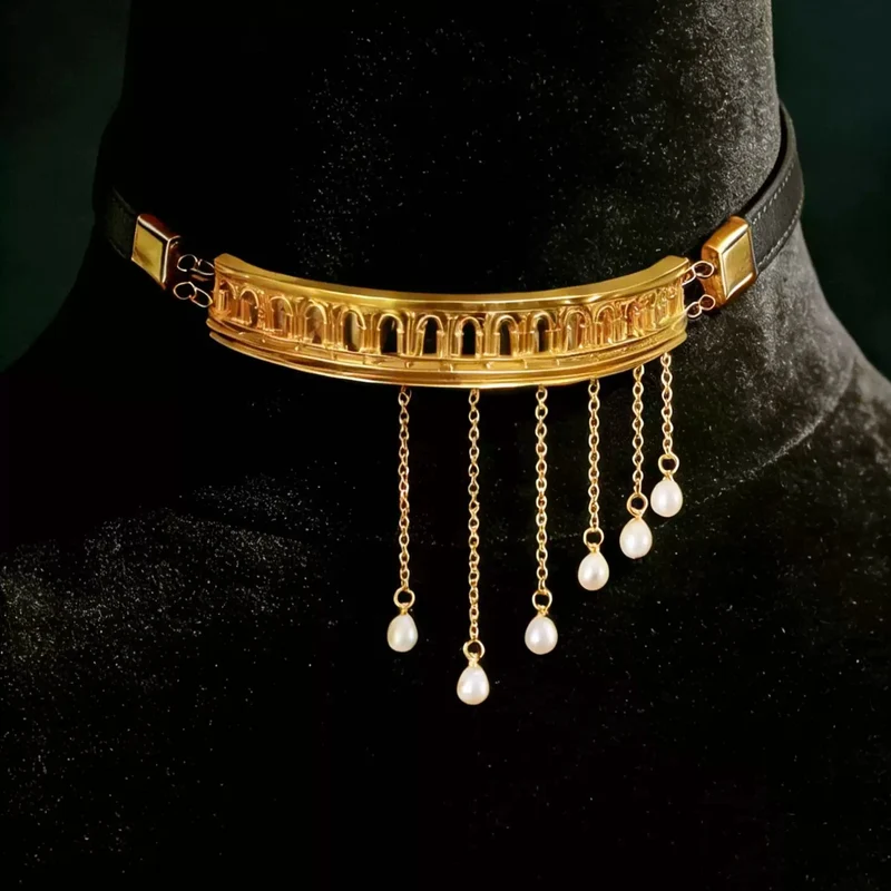 Gothic-Choker für Damen mit Cut-out-Bogen, Perlenquasten