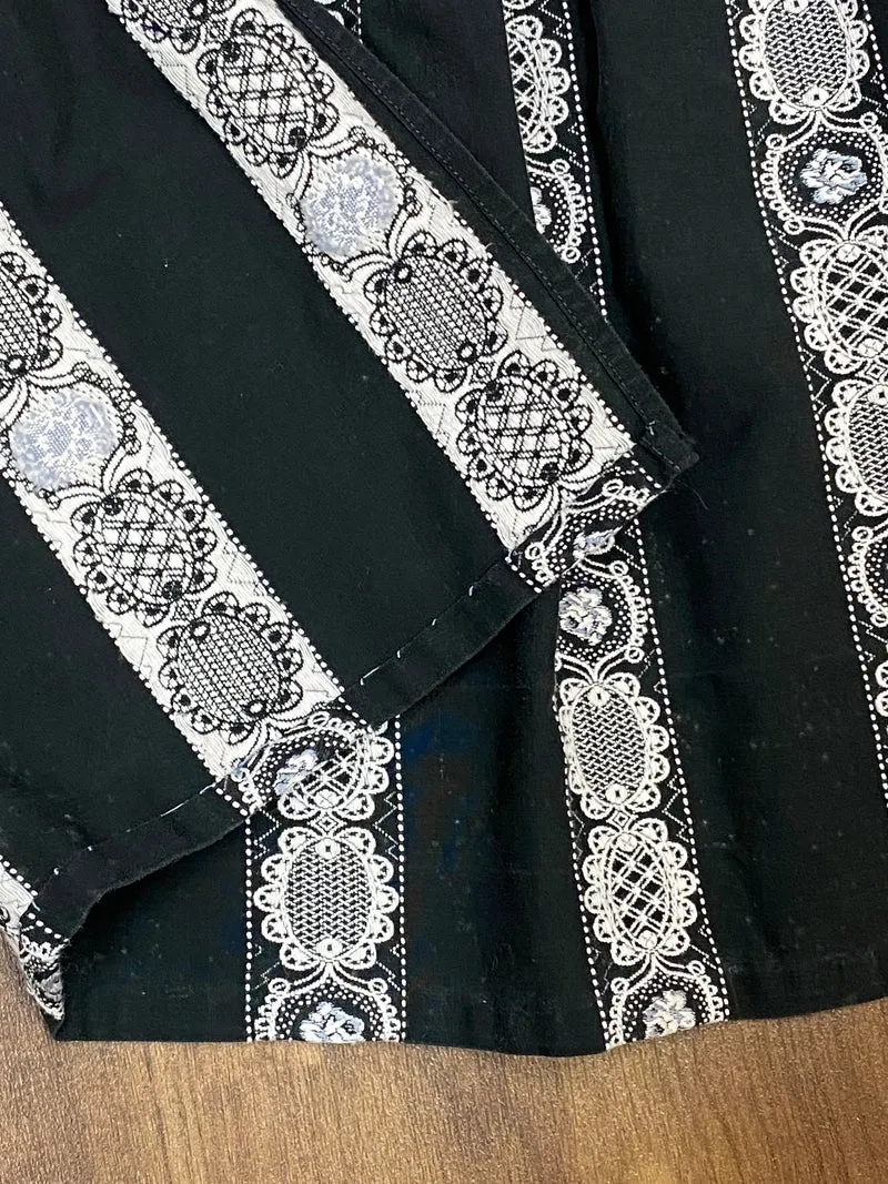 Vintage Dirndlschürze schwarz weiß - Rankenborte, mittellang