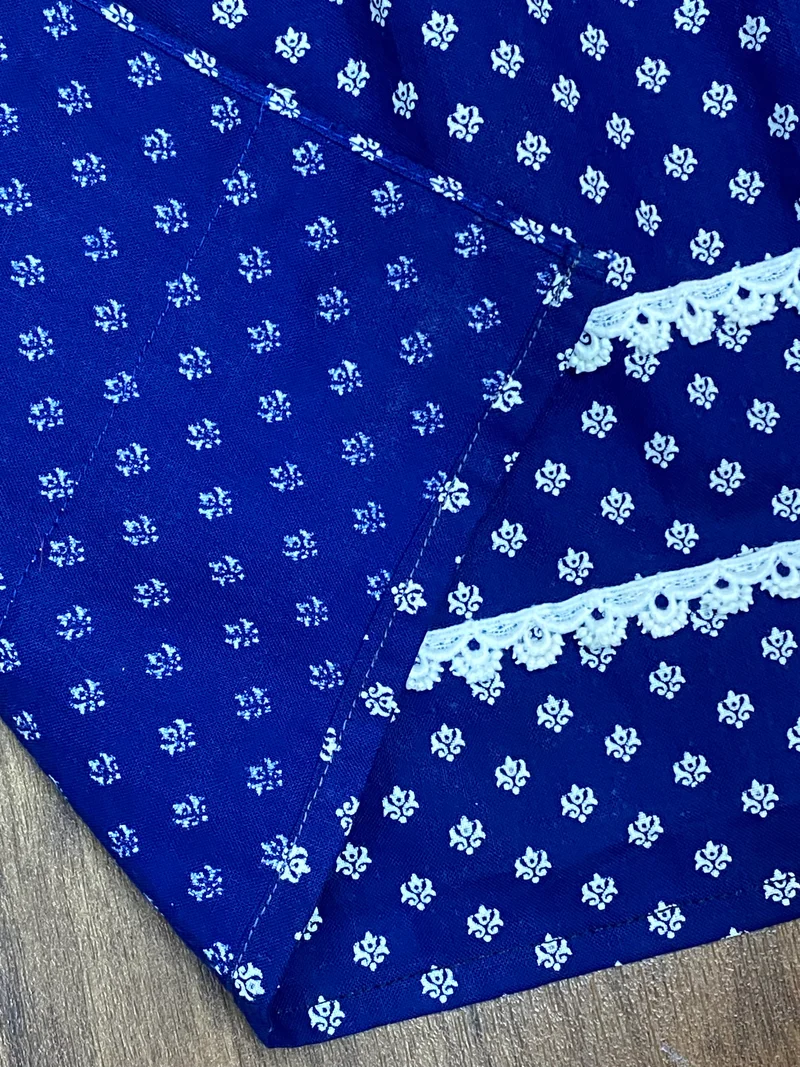 Vintage Dirndlschürze blau weiß - Blütenborten, kurz