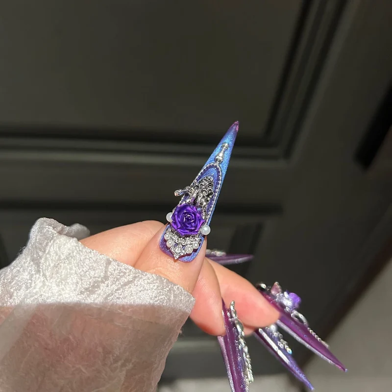 Gothic-Nagelpatch mit Rosen-Totenkopf-Motiv für Damen