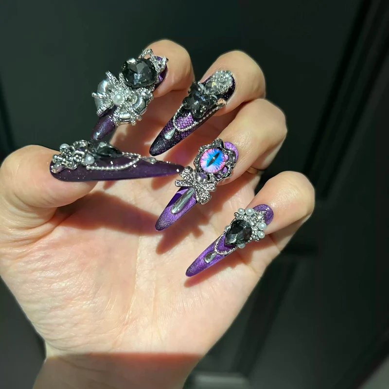 Gothic-Augen-Nagelpatch mit Strasssteinen für Damen