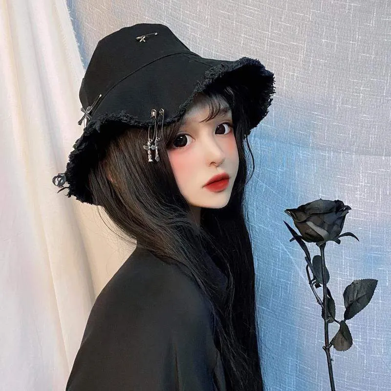 Frauen Gothic Ripped Pins Crosses Bucket Hats