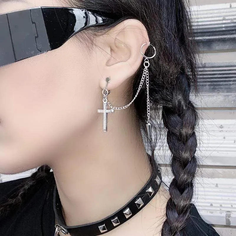 Frauen Punk Rivet Cross Chain Ohrringe