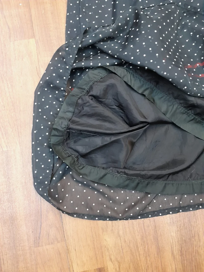 60er Jahre Polka-Dot Vintagekleid Schwarz Weiß – Maxikleid mit roten Akzenten True Vintage