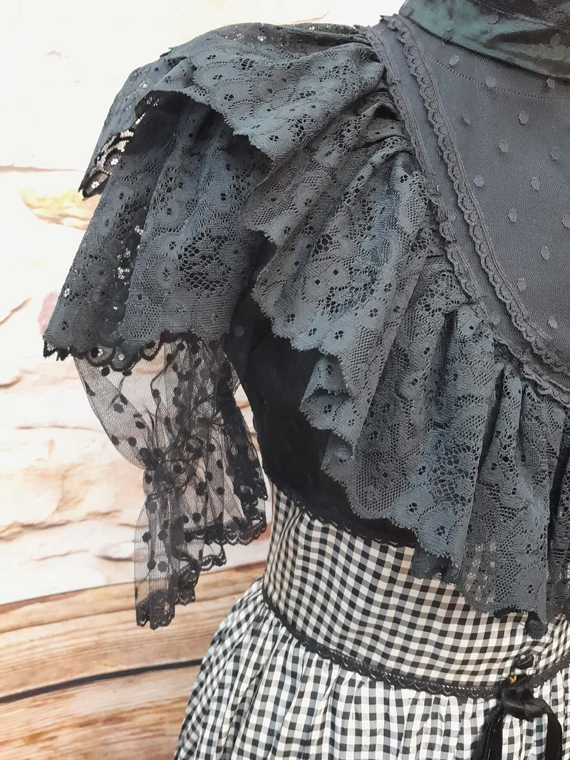 70er Jahre Vintage Kleid Schwarz Weiß Kariert – Spitzenkleid mit Rüschen & Maxirock True Vintage
