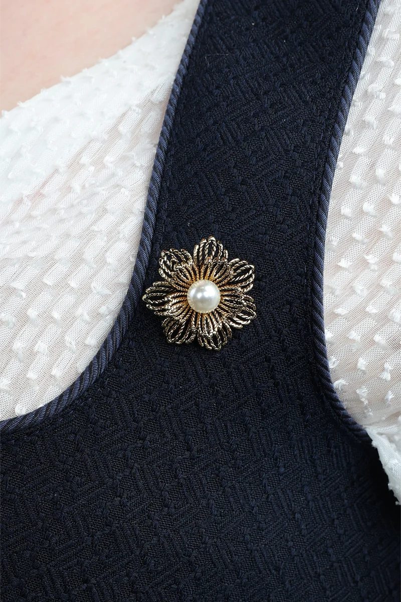 Pin Blume mit Perle - gold