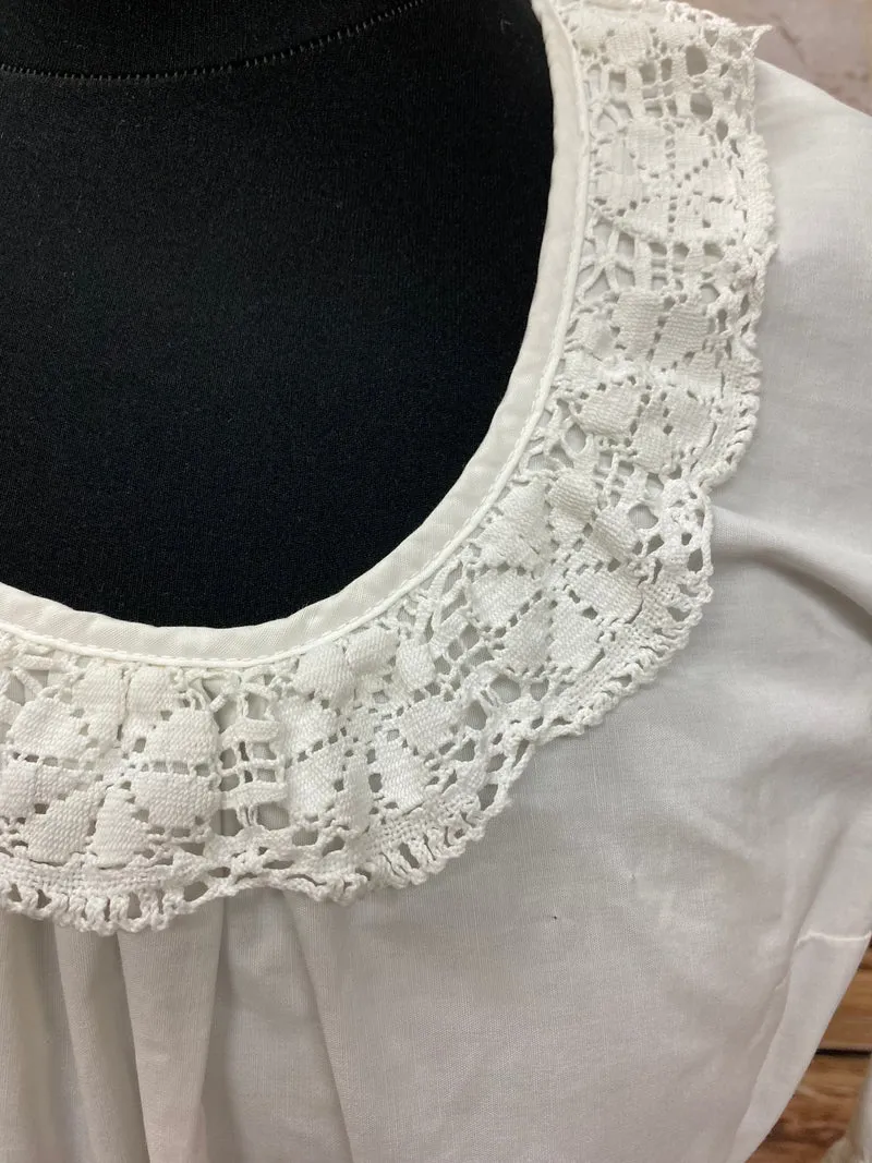 Vintage Dirndlbluse - Gr.40, Rundhalsausschnitt