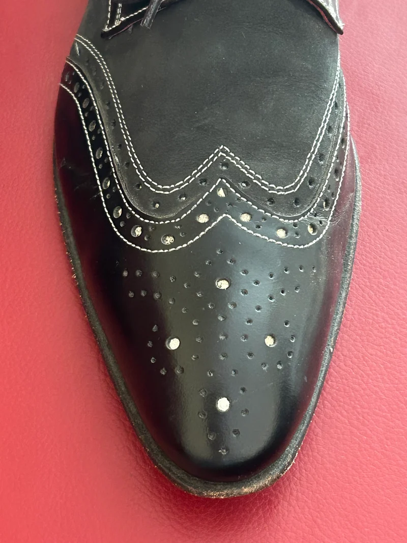 Schwarze Brogue-Oxfords Gr. 41