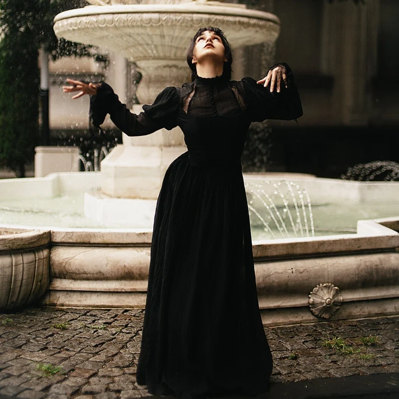Gothic-Hexenkleid mit Puffärmeln und Spinnennetz-Muster für Damen