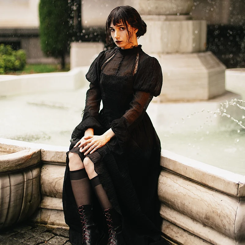 Gothic-Hexenkleid mit Puffärmeln und Spinnennetz-Muster für Damen