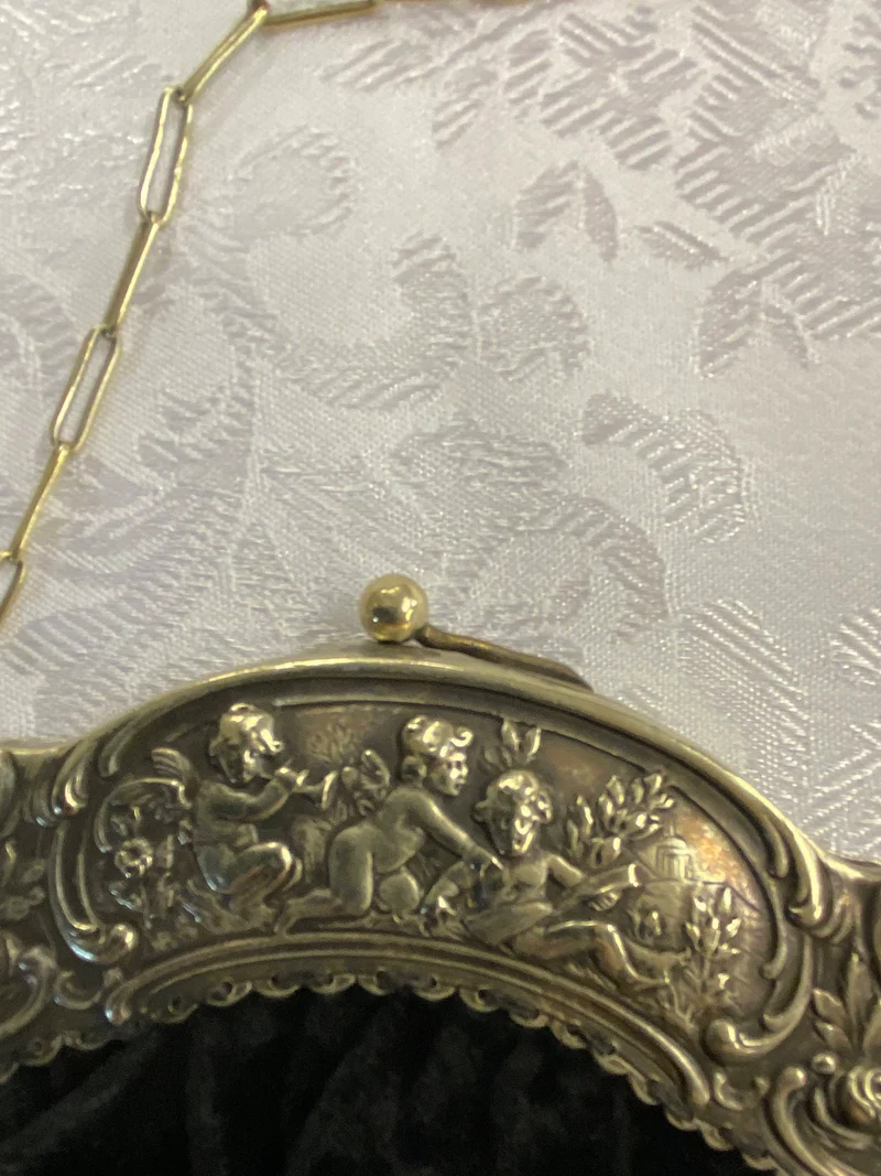 Vintage Samt-Abendtasche mit Putten-Metallrahmen – 1950er Jahre