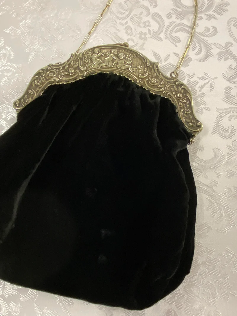 Vintage Samt-Abendtasche mit Putten-Metallrahmen – 1950er Jahre
