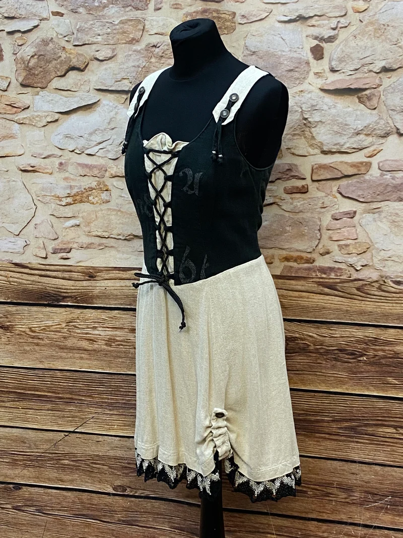 Landhauskleid mit Spitzen-Details – Größe 42