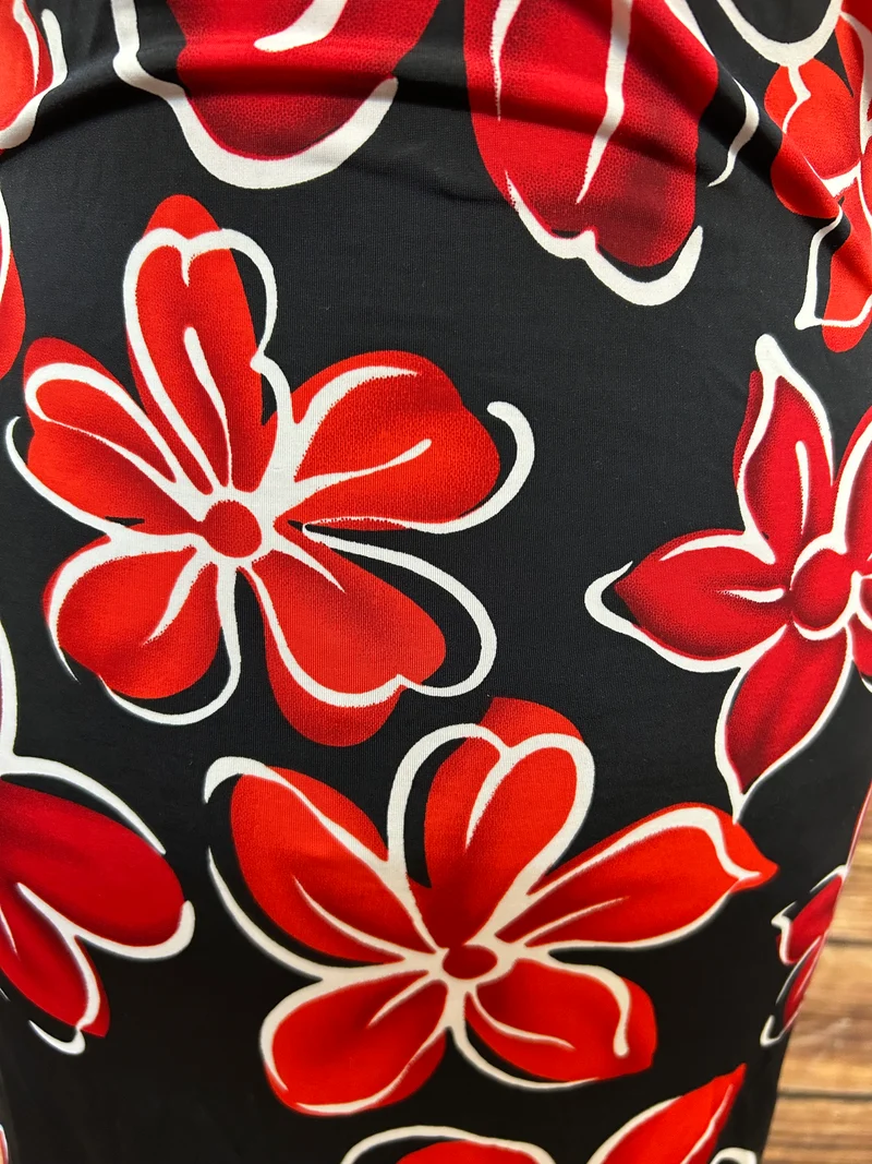 Rotes Sommerkleid im 50er Jahre Stil
