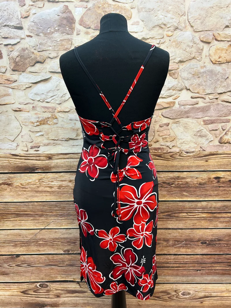 Rotes Sommerkleid im 50er Jahre Stil