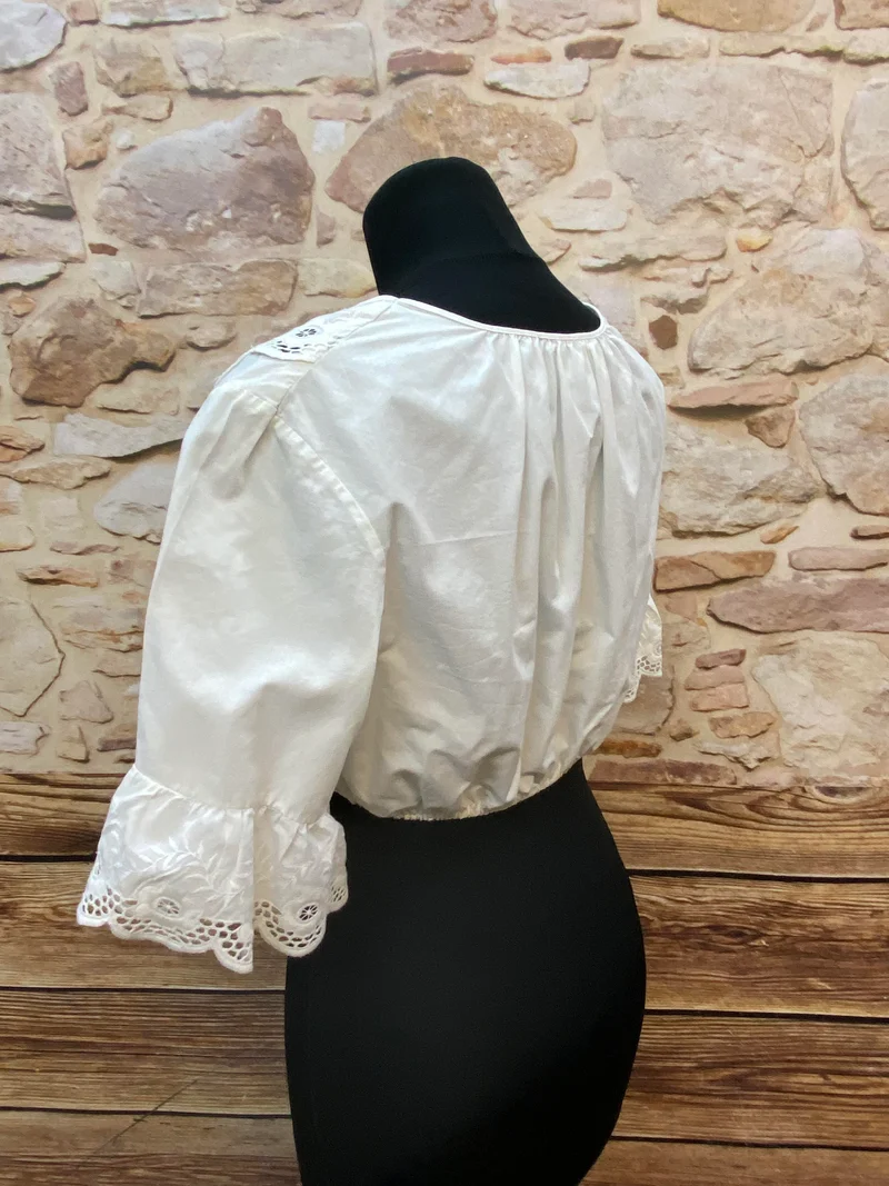Vintage Dirndlbluse mit Stickerei aus Baumwolle – Einzelstück (Größe 44)