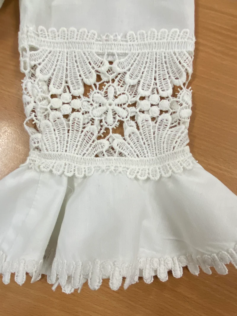 Vintage Dirndlbluse mit Spitze aus Baumwolle – Einzelstück (Größe 40)