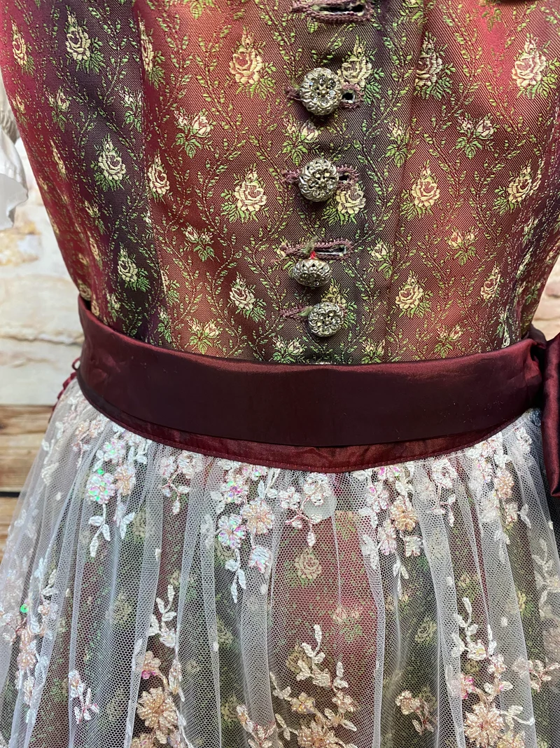 Dirndl mit Schürze und Bluse – Größe 36
