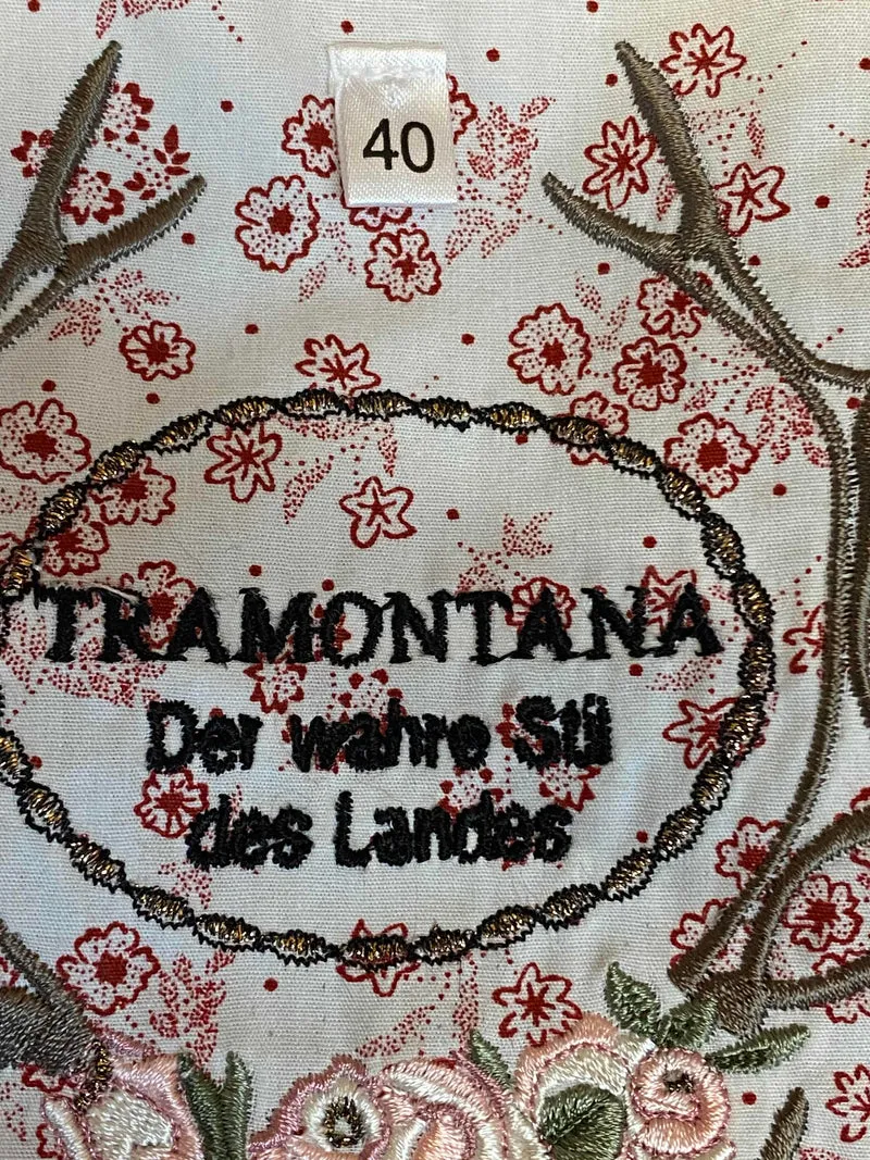 Dirndl mit Schürze und Bluse – Größe 36