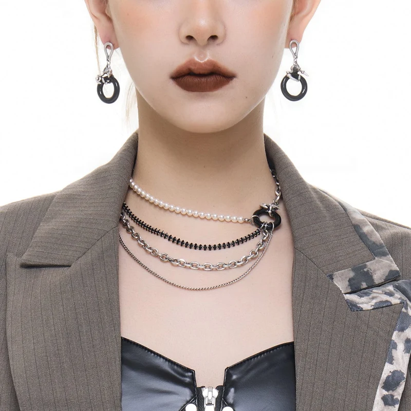 Mehrschichtige Perlenkette mit Punk-Drachenklaue für Damen