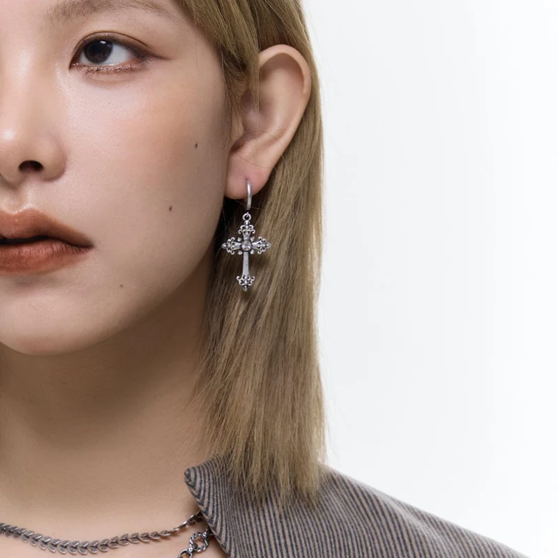 Punk-Diamant-Ohrringe mit floralem Kreuz für Damen