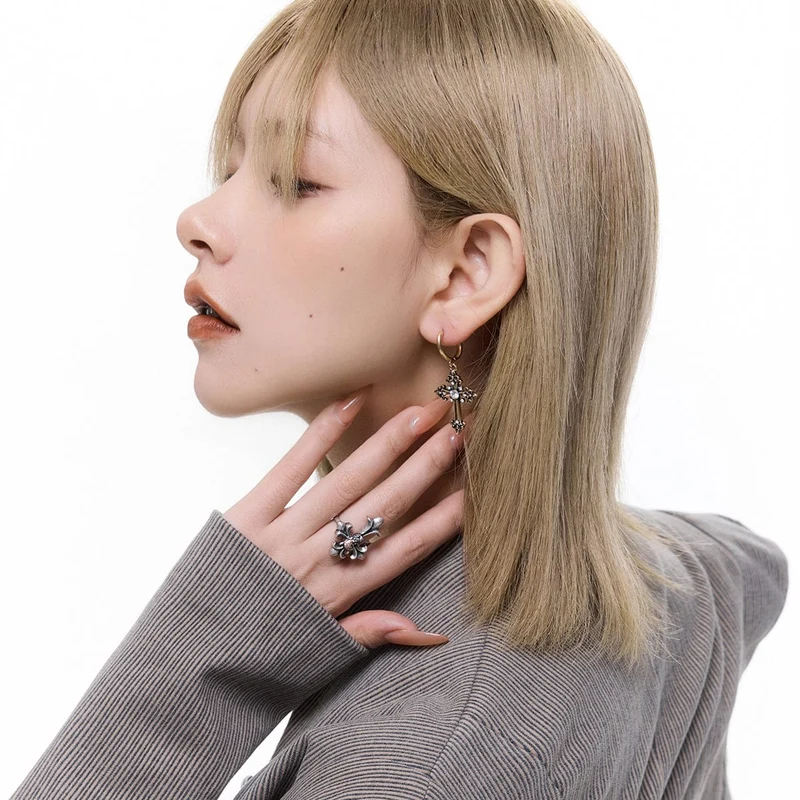 Punk-Diamant-Ohrringe mit floralem Kreuz für Damen